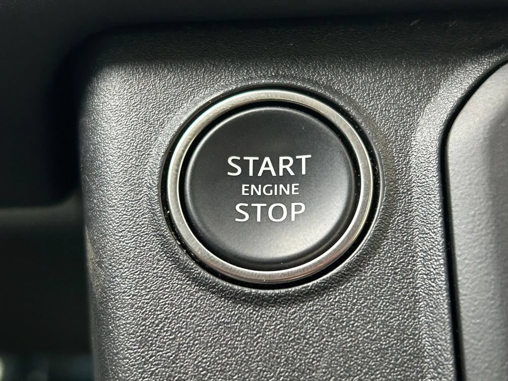 Used 2024 Land Rover Defender 130 X-Dynamic SE AWD/4WD image 32