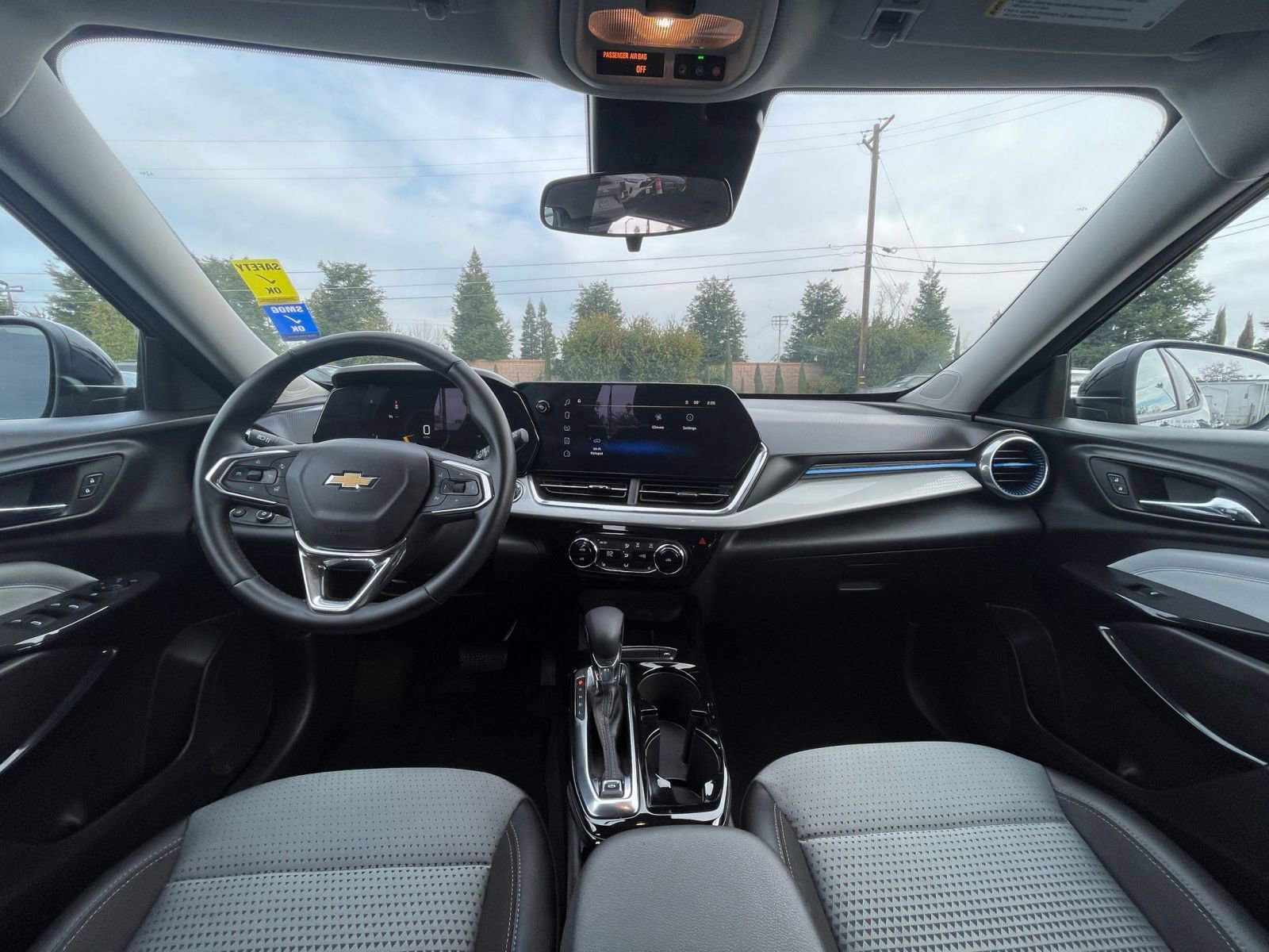 Used 2025 Chevrolet Trax LT image 28