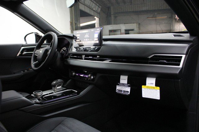 New 2026 Mitsubishi Outlander LE FWD image 16