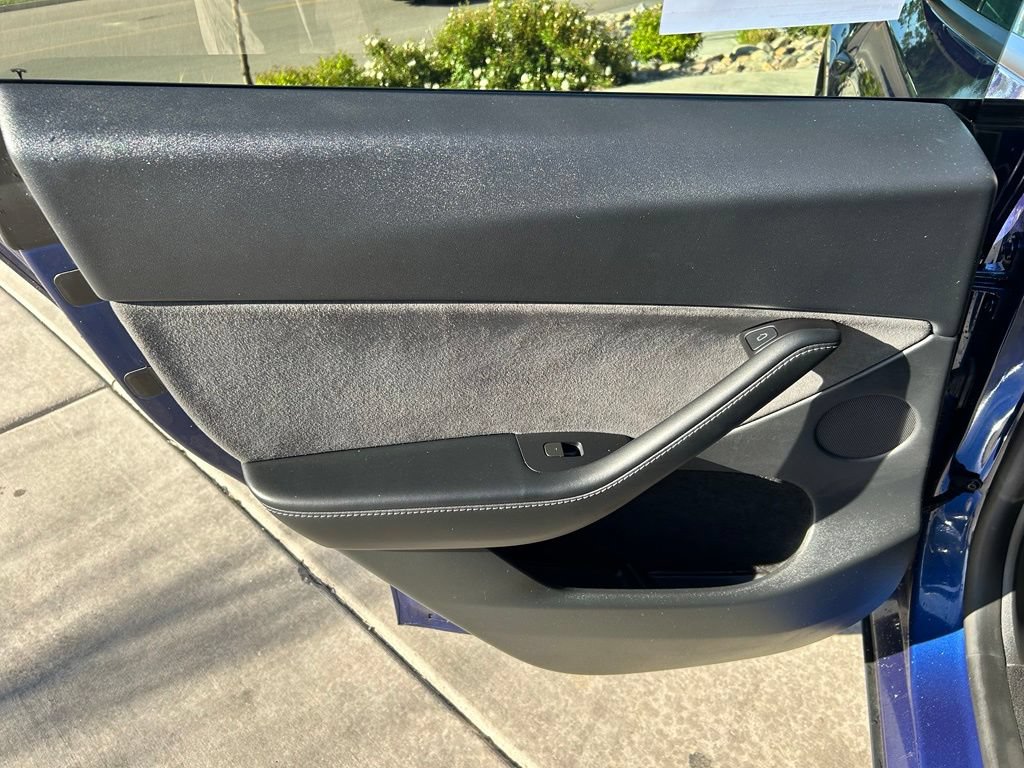 Used 2024 Tesla Model Y Long Range AWD/4WD image 21