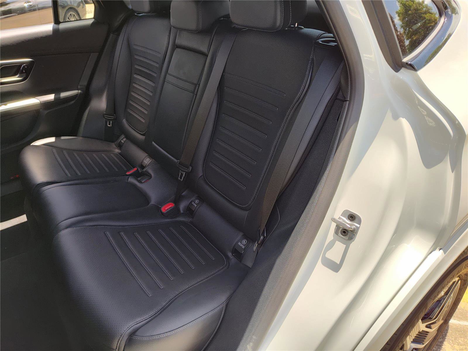 Used 2024 Mercedes-Benz GLC 300 4MATIC image 27