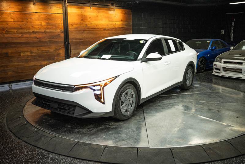 Used 2025 Kia K4 LX image 2