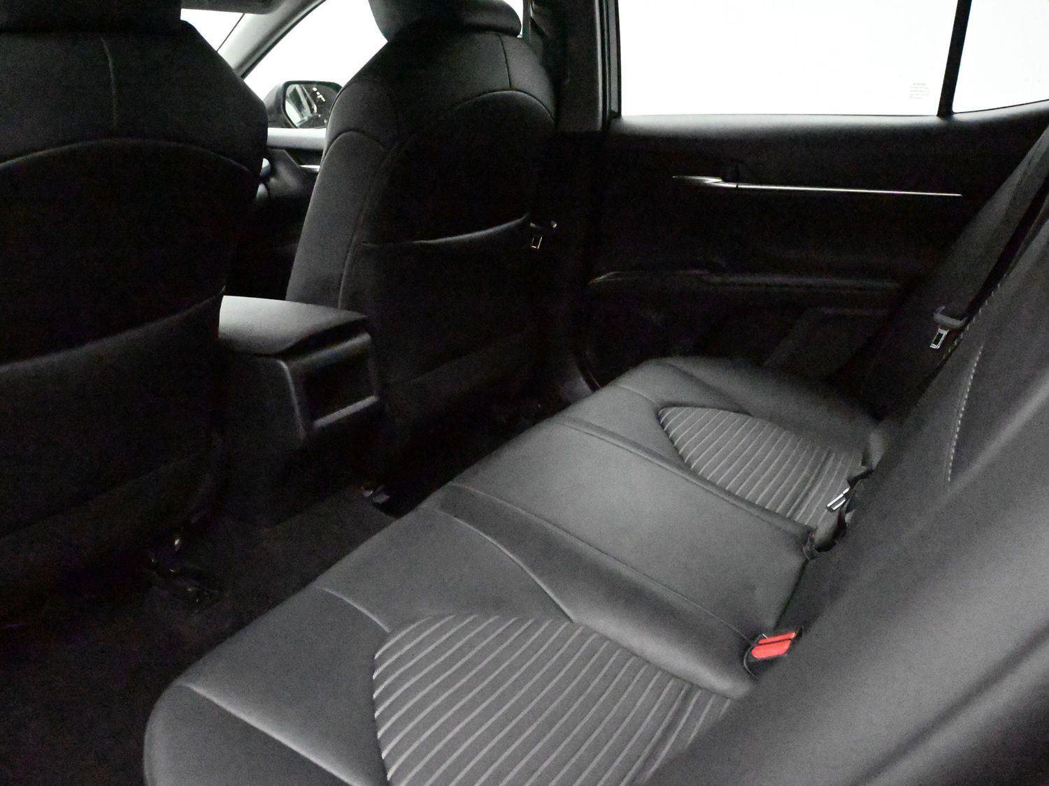 Used 2024 Toyota Camry SE image 10