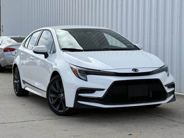 Used 2025 Toyota Corolla SE image 2