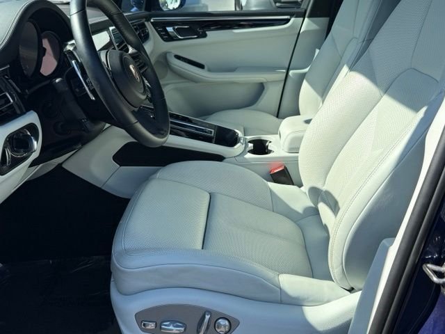 Used 2025 Porsche Macan AWD/4WD image 4