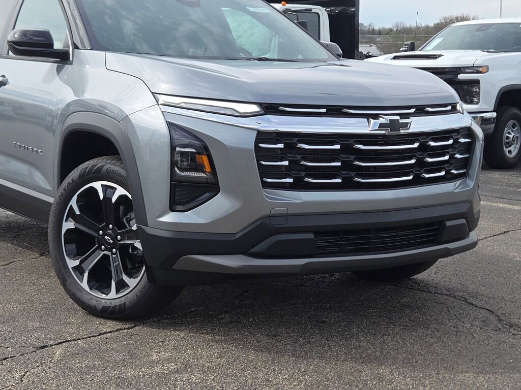 New 2026 Chevrolet Equinox LT w/ Convenience Package II FWD image 2