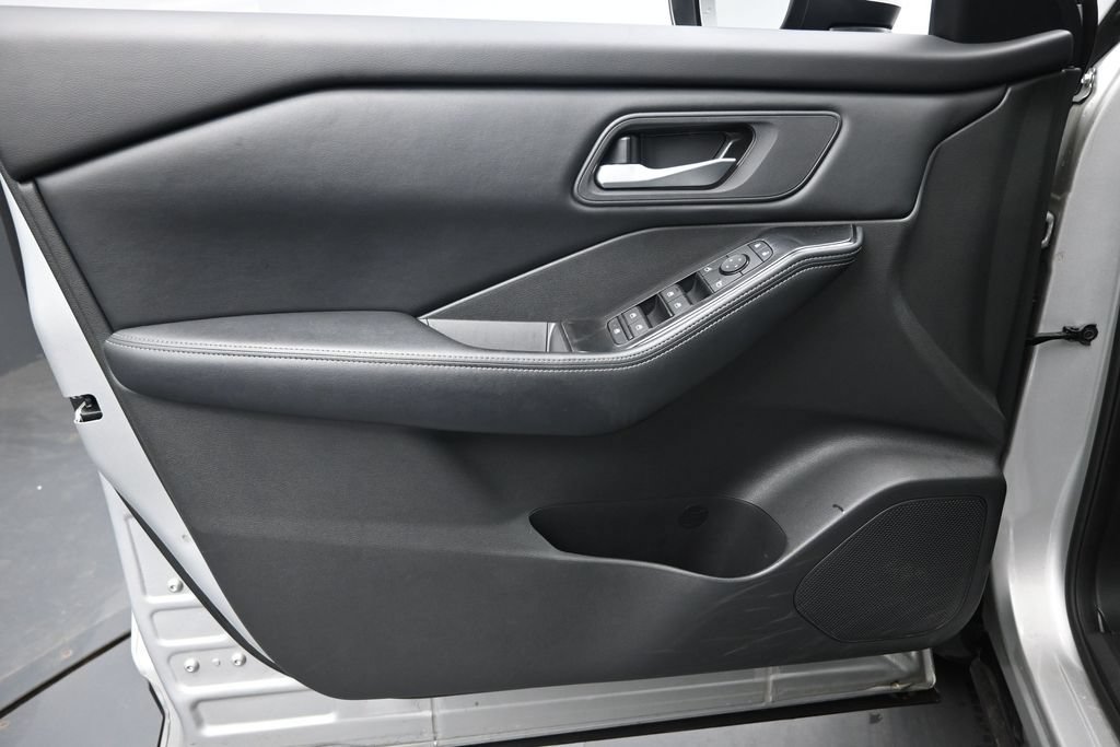 Used 2025 Nissan Rogue SV AWD/4WD image 22