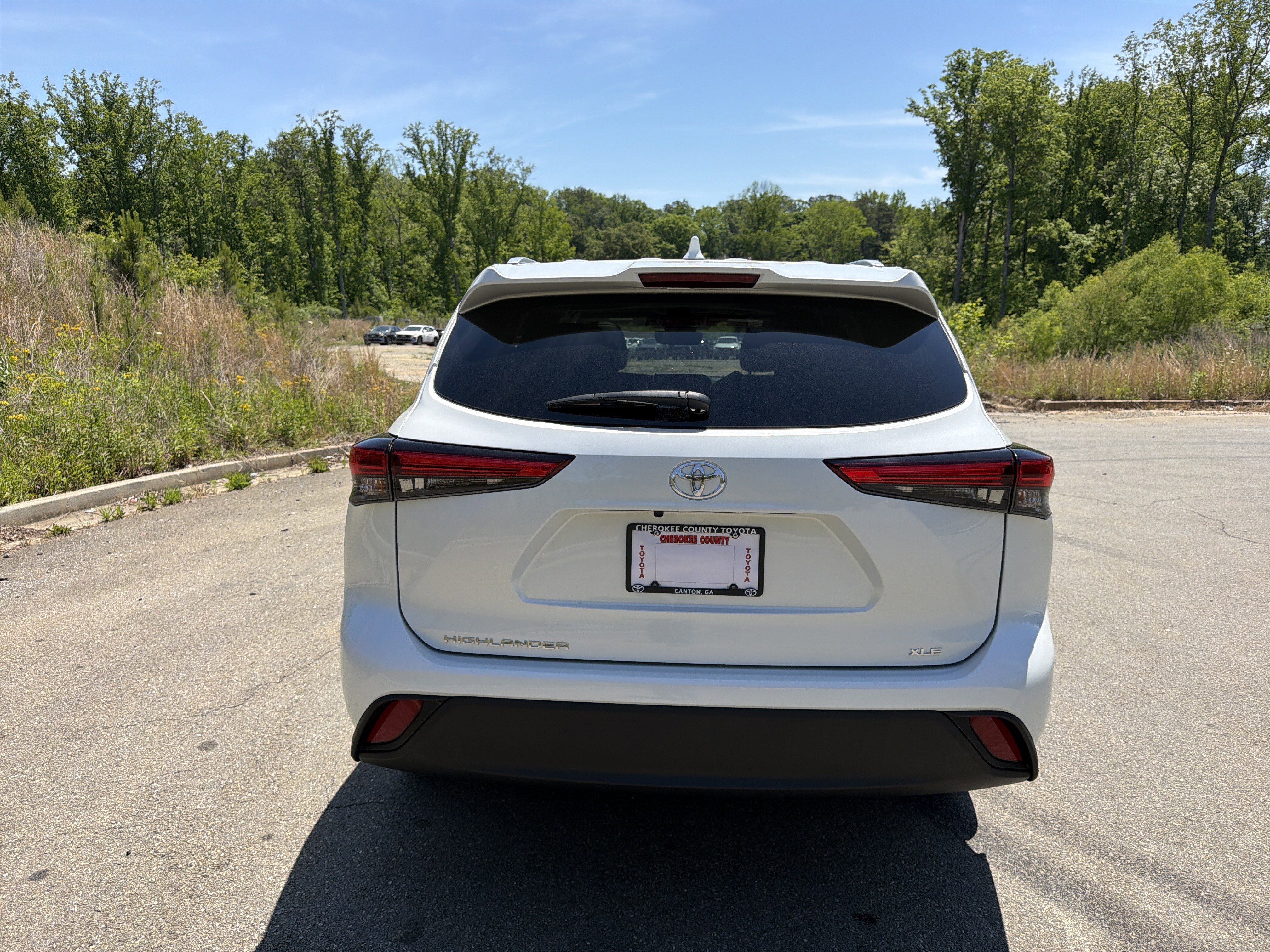 Used 2022 Toyota Highlander XLE FWD image 6