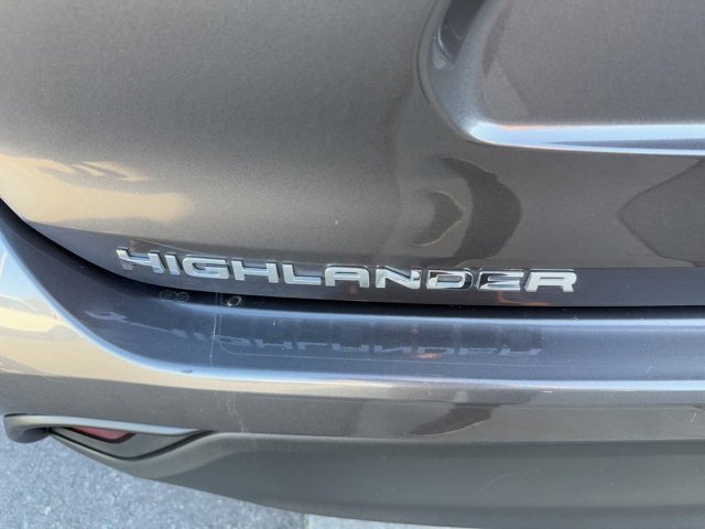 Used 2023 Toyota Highlander LE image 33