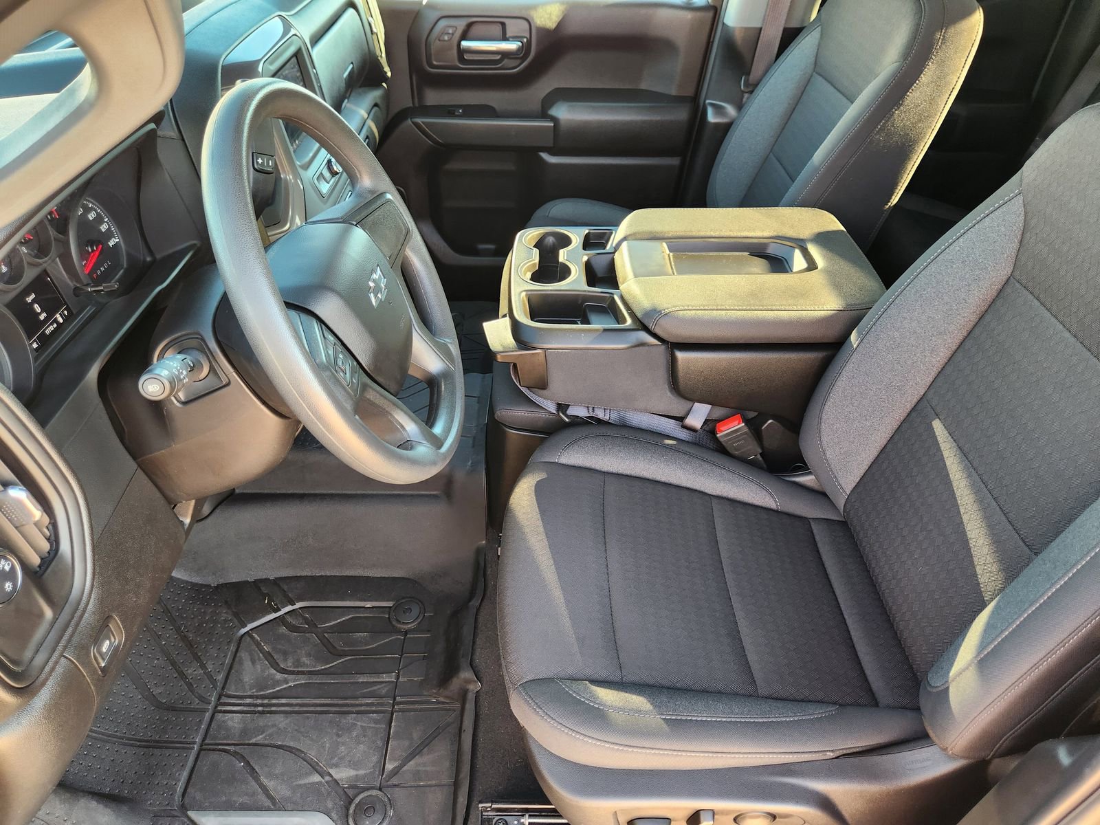 Used 2024 Chevrolet Silverado 1500 Custom w/ Dark Appearance Package image 14