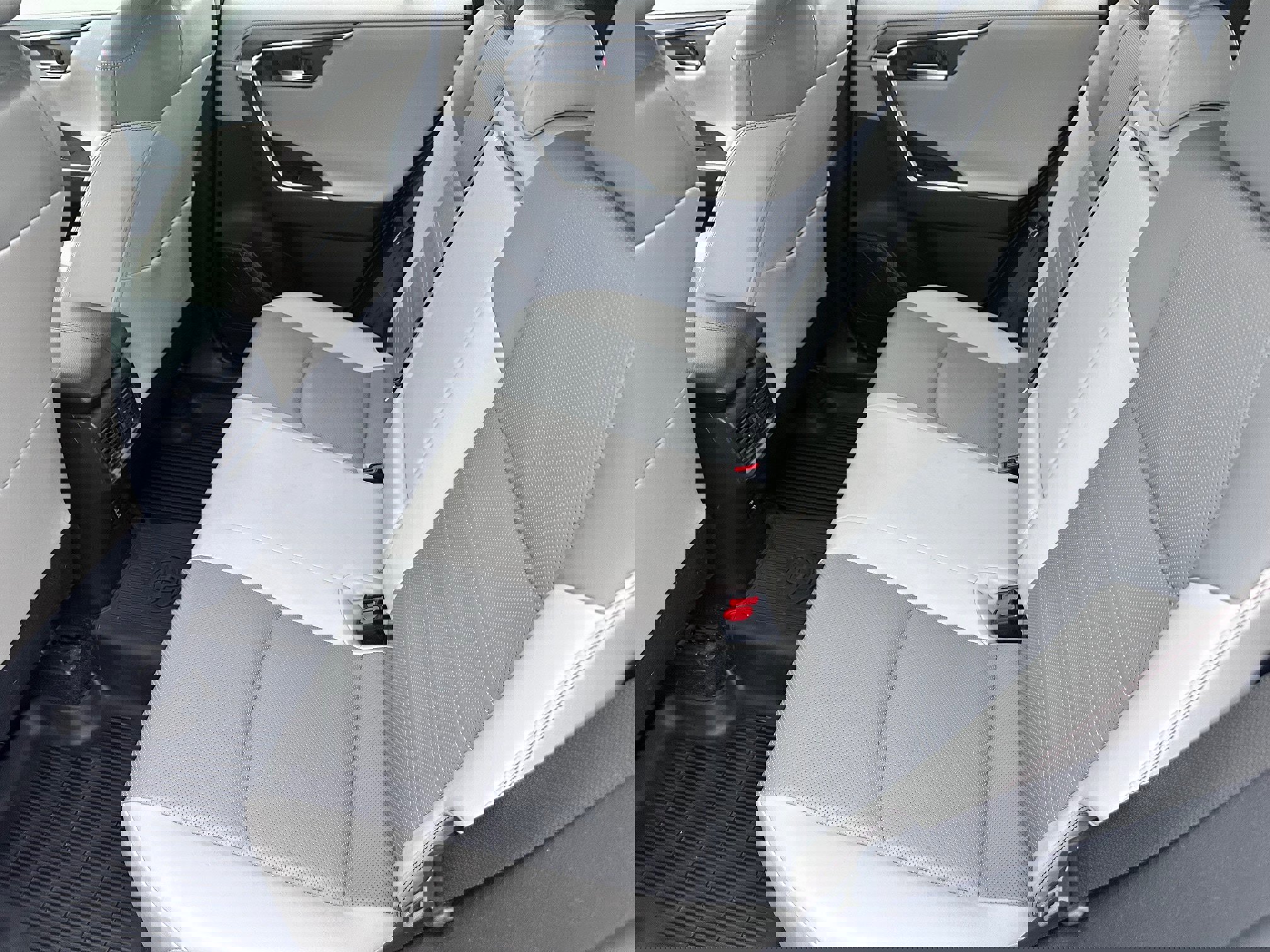 Used 2019 Toyota RAV4 Limited image 6