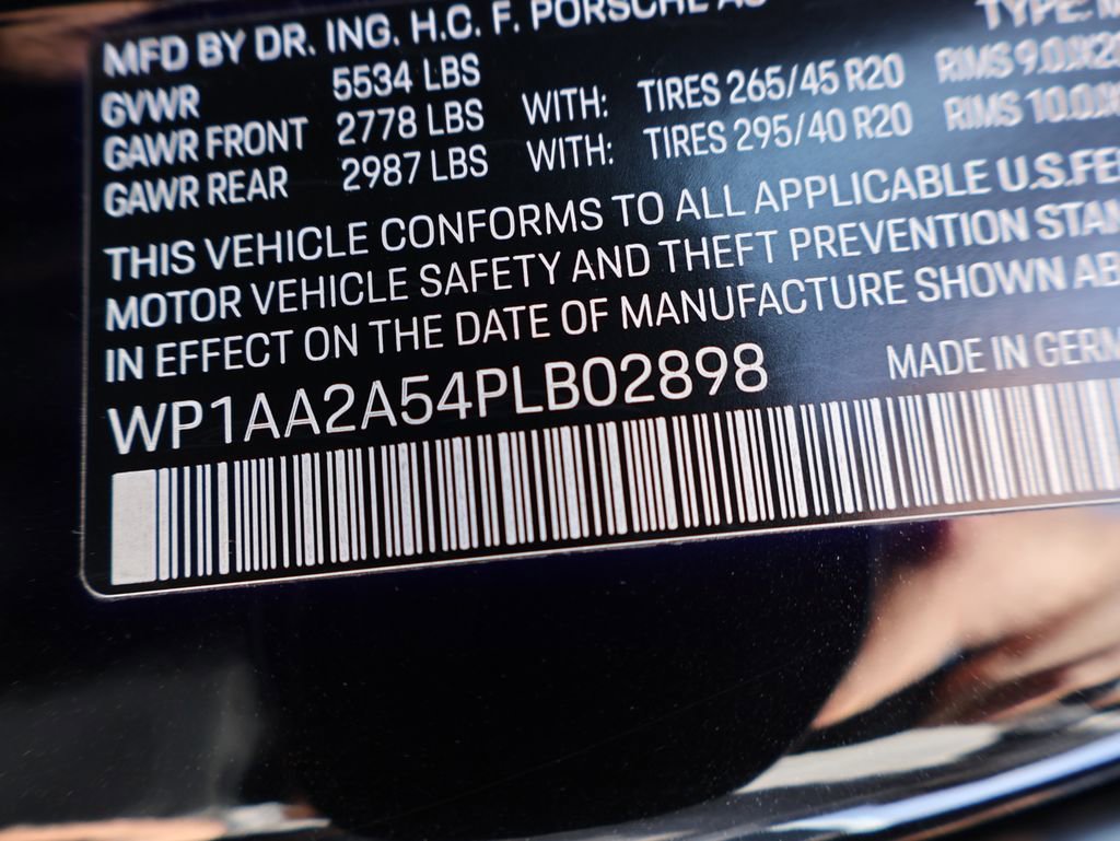 Certified 2023 Porsche Macan image 37