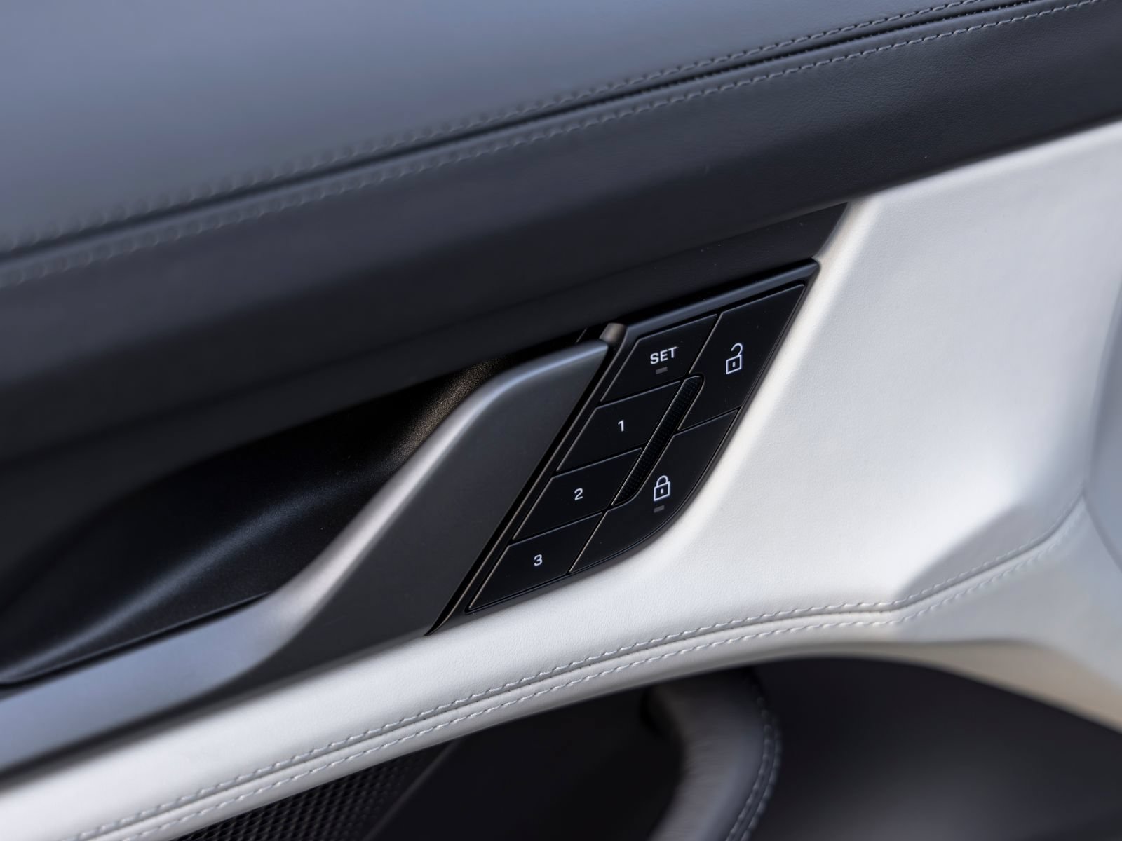 Certified 2025 Porsche Taycan AWD/4WD image 21