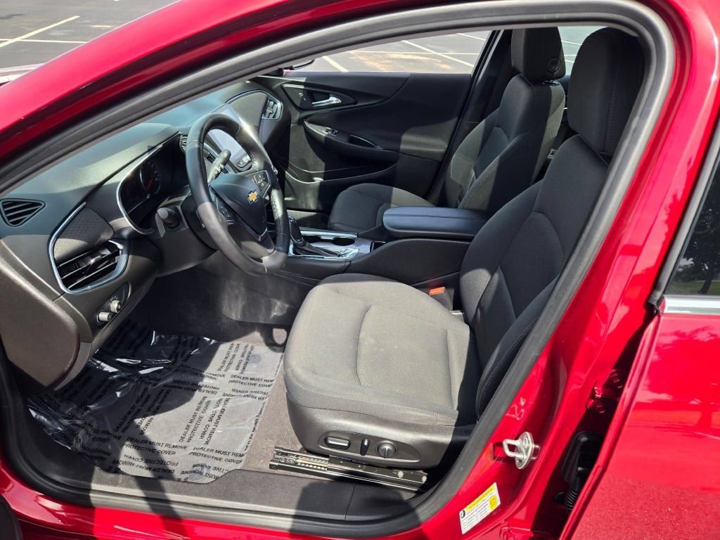 Used 2017 Chevrolet Malibu LT FWD image 21