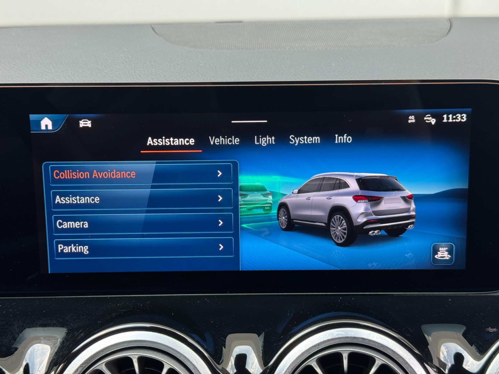Used 2025 Mercedes-Benz GLA 35 AMG 4MATIC w/ Exclusive Trim Package image 31