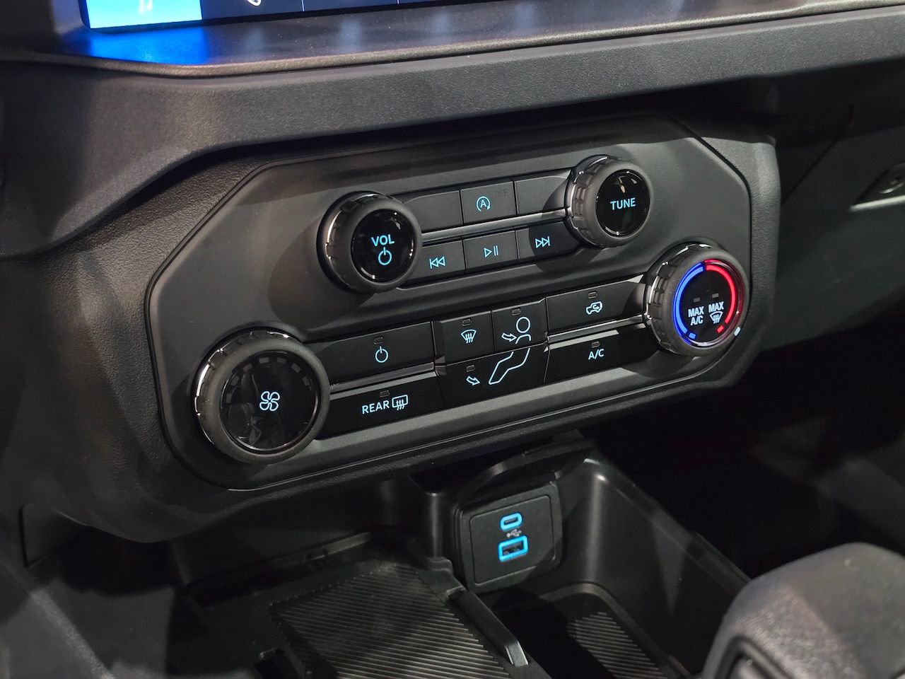 New 2025 Ford Bronco Base image 23