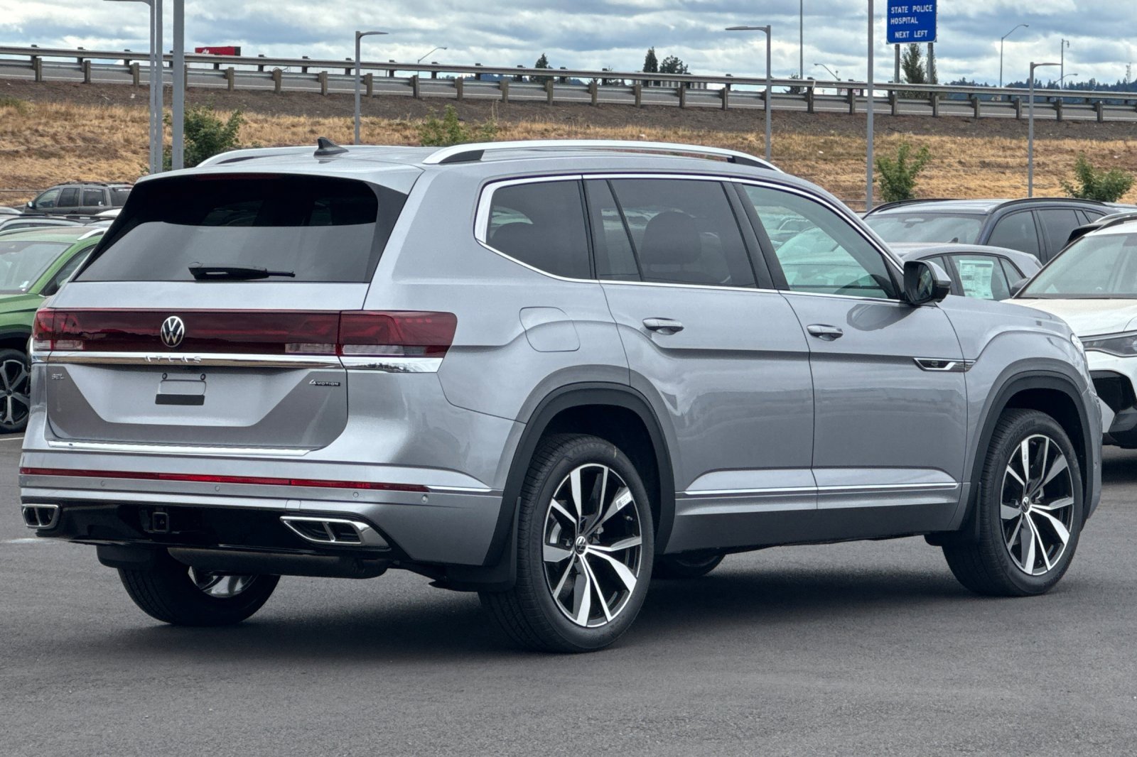 New 2025 Volkswagen Atlas SEL Premium R-Line image 3