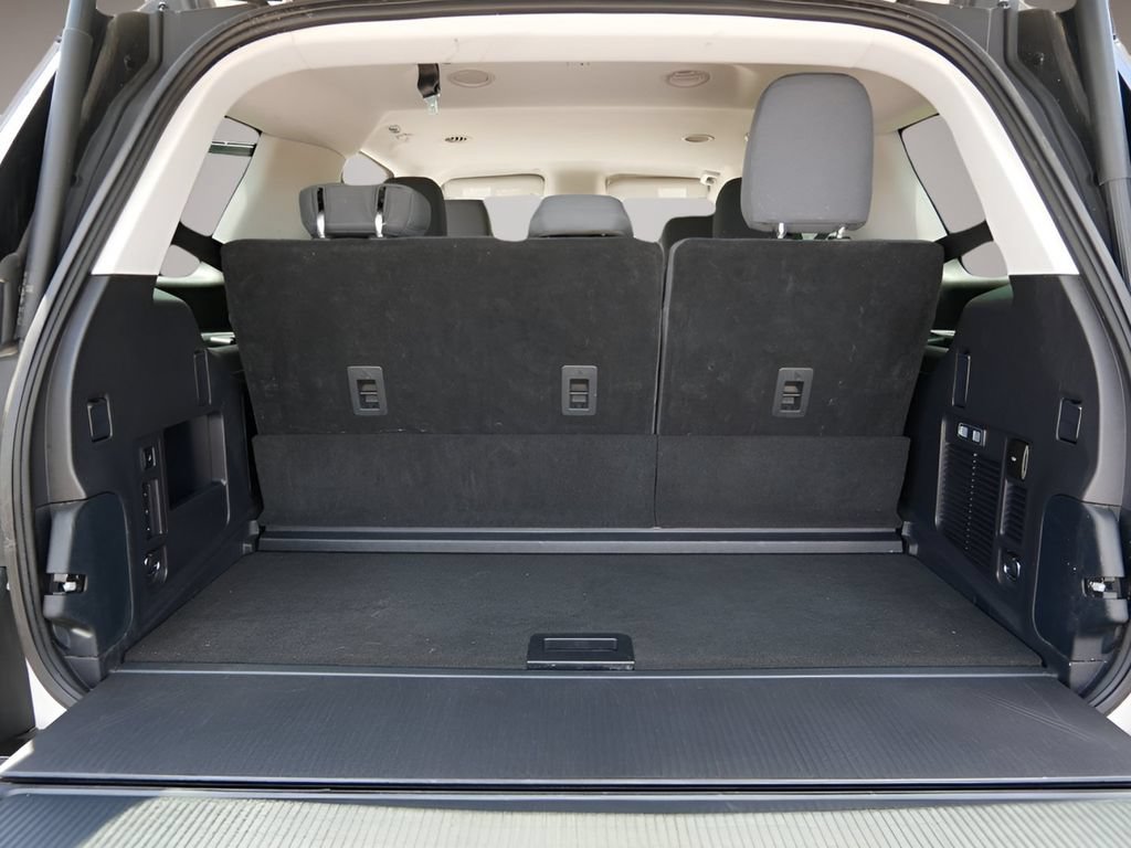 Used 2025 Ford Expedition Active AWD/4WD image 12