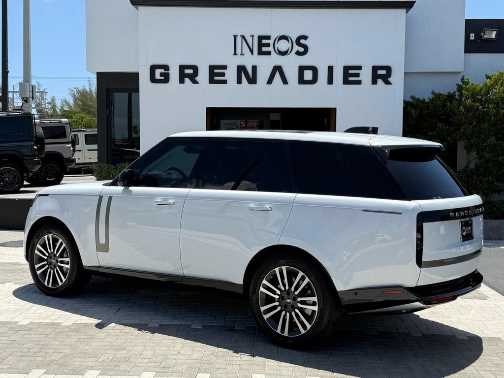 Used 2024 Land Rover Range Rover SE AWD/4WD image 4