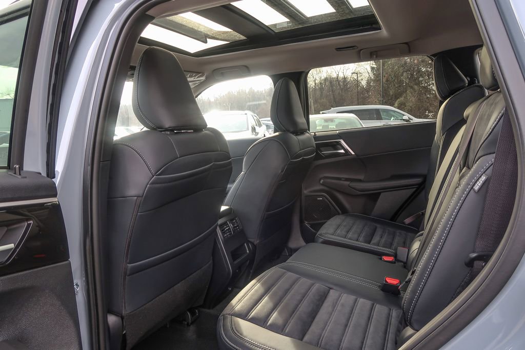 New 2026 Mitsubishi Outlander AWD image 25