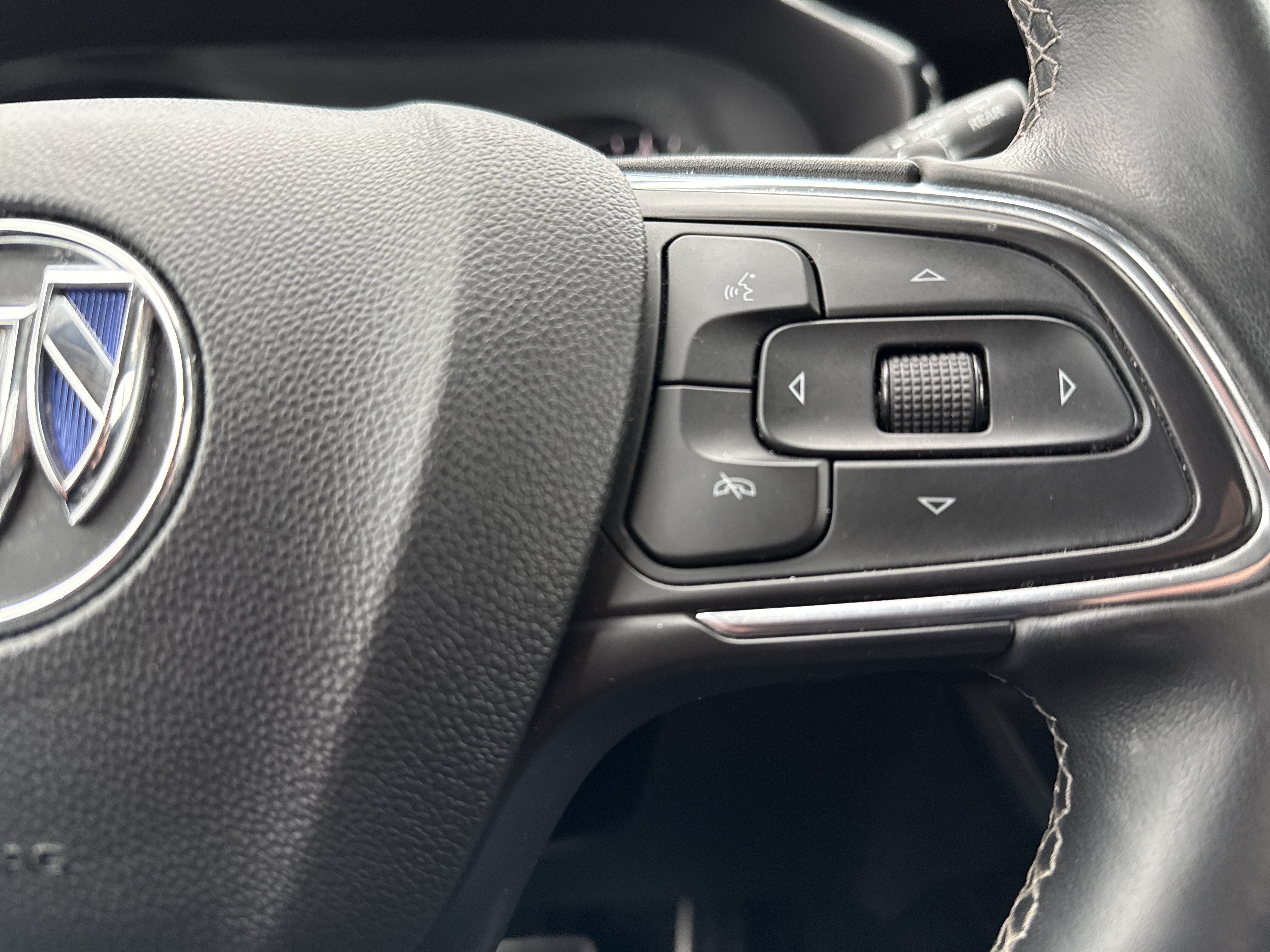Used 2023 Buick Envision Preferred w/ Sport Touring Package AWD/4WD image 19