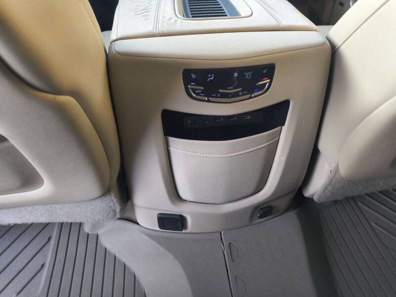 Used 2018 Cadillac Escalade Luxury image 17