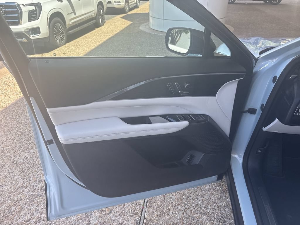 Certified 2024 Cadillac Lyriq Luxury AWD/4WD image 23