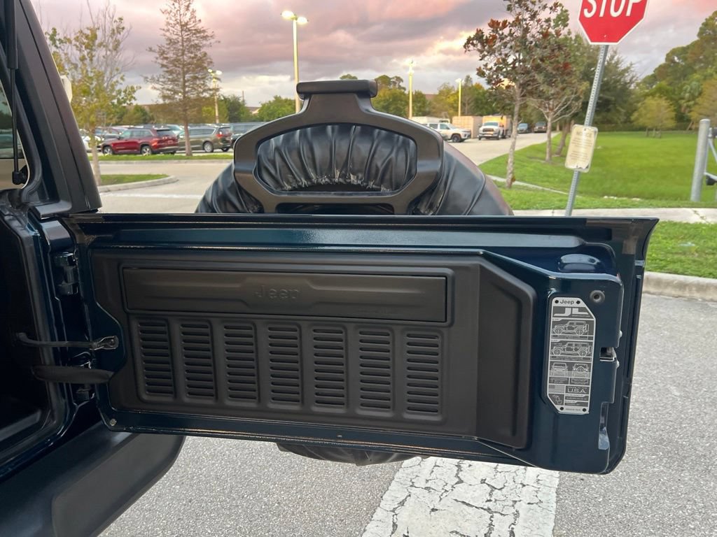 Used 2025 Jeep Wrangler Sport AWD/4WD image 13