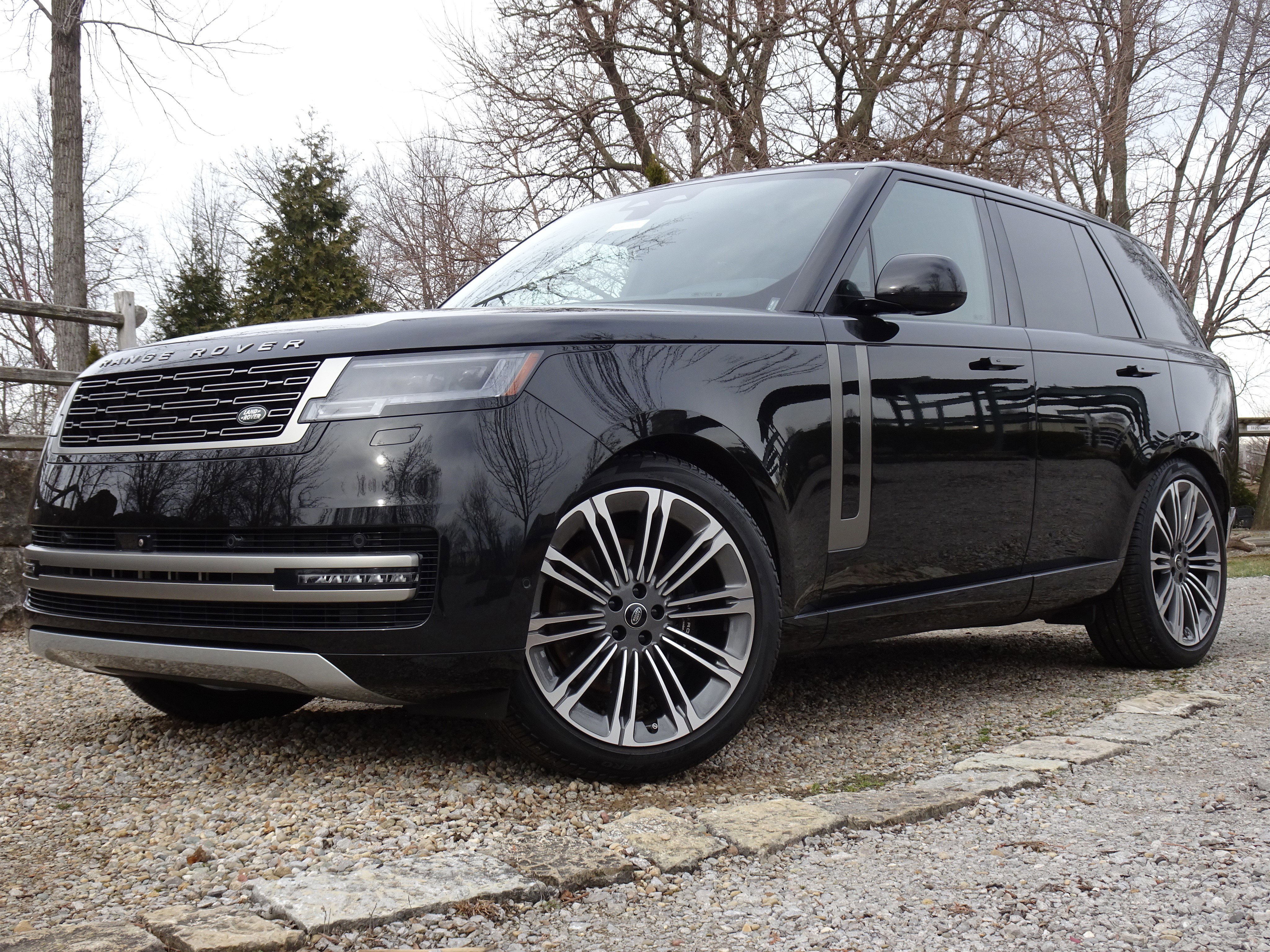 Certified 2024 Land Rover Range Rover SE image 1