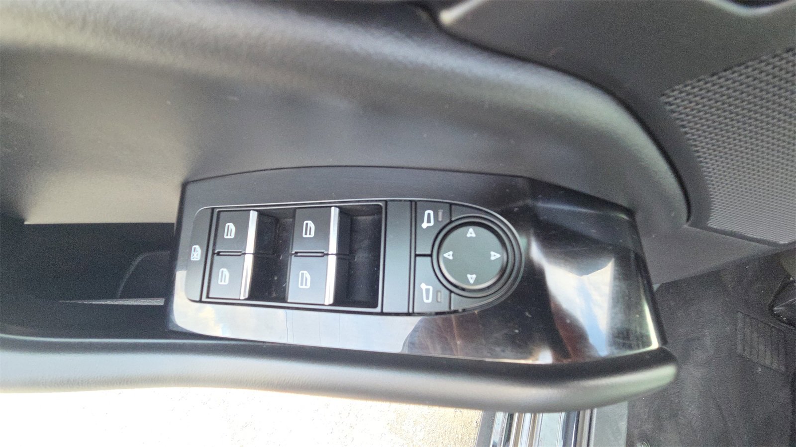 Used 2023 MAZDA MAZDA3 s image 23