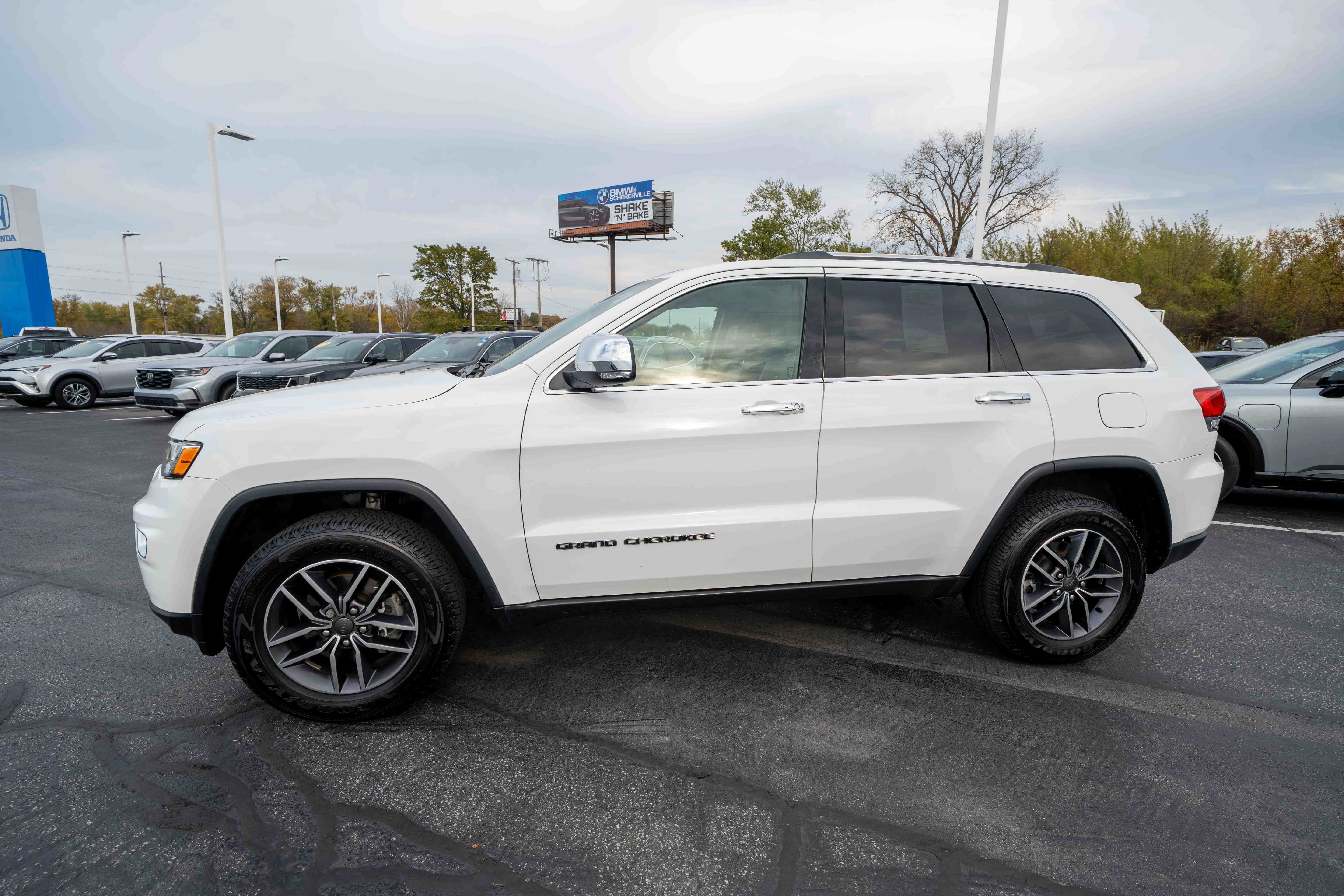 Used 2019 Jeep Grand Cherokee Limited AWD/4WD image 3