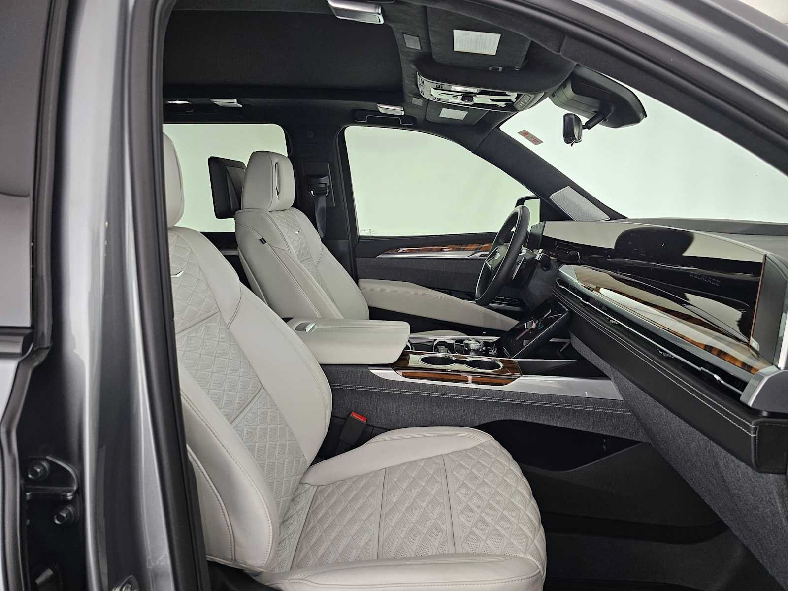 Certified 2025 Cadillac Escalade Sport Platinum w/ LPO, Floor Liner Package AWD/4WD image 10