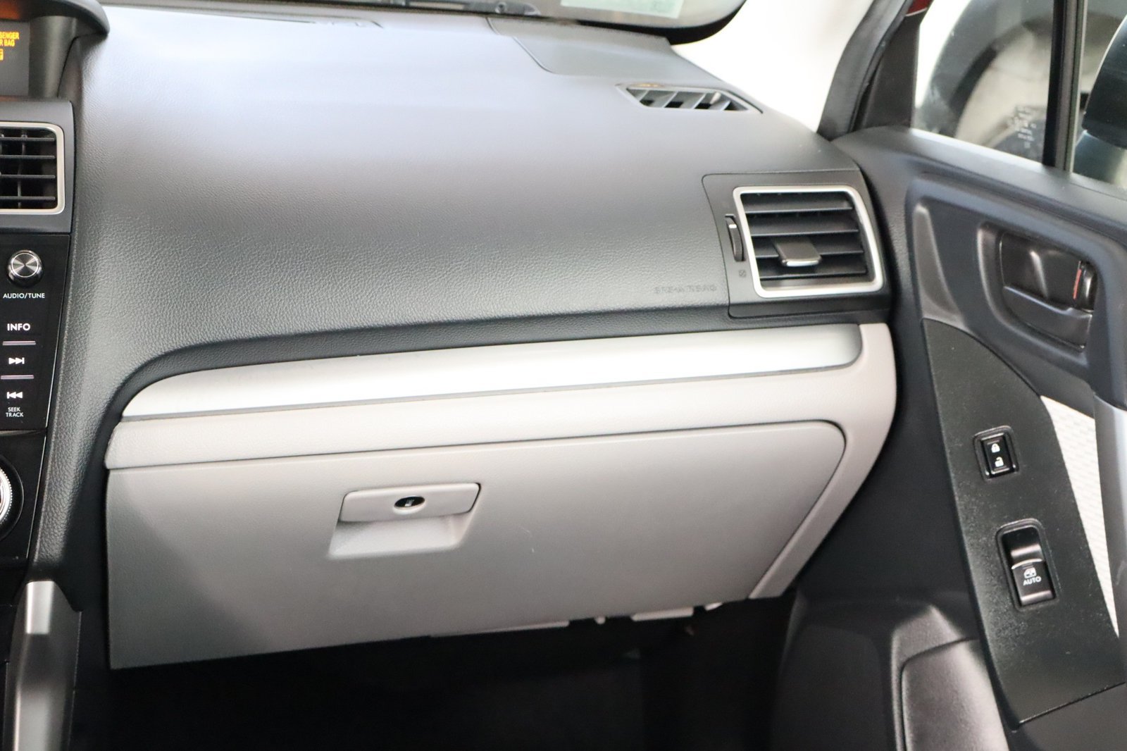 Used 2018 Subaru Forester 2.5i Premium AWD/4WD image 31
