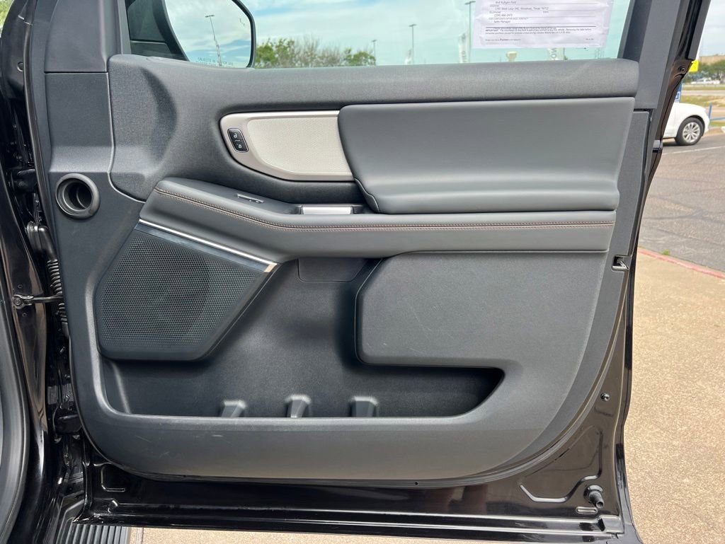 Used 2025 Ford Expedition Max Active RWD image 12