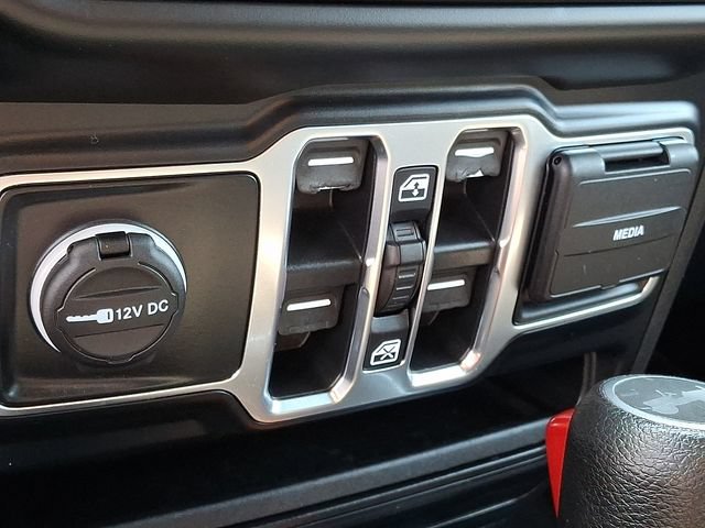 Used 2022 Jeep Wrangler Unlimited Sahara w/ LED Lighting Group AWD/4WD image 26