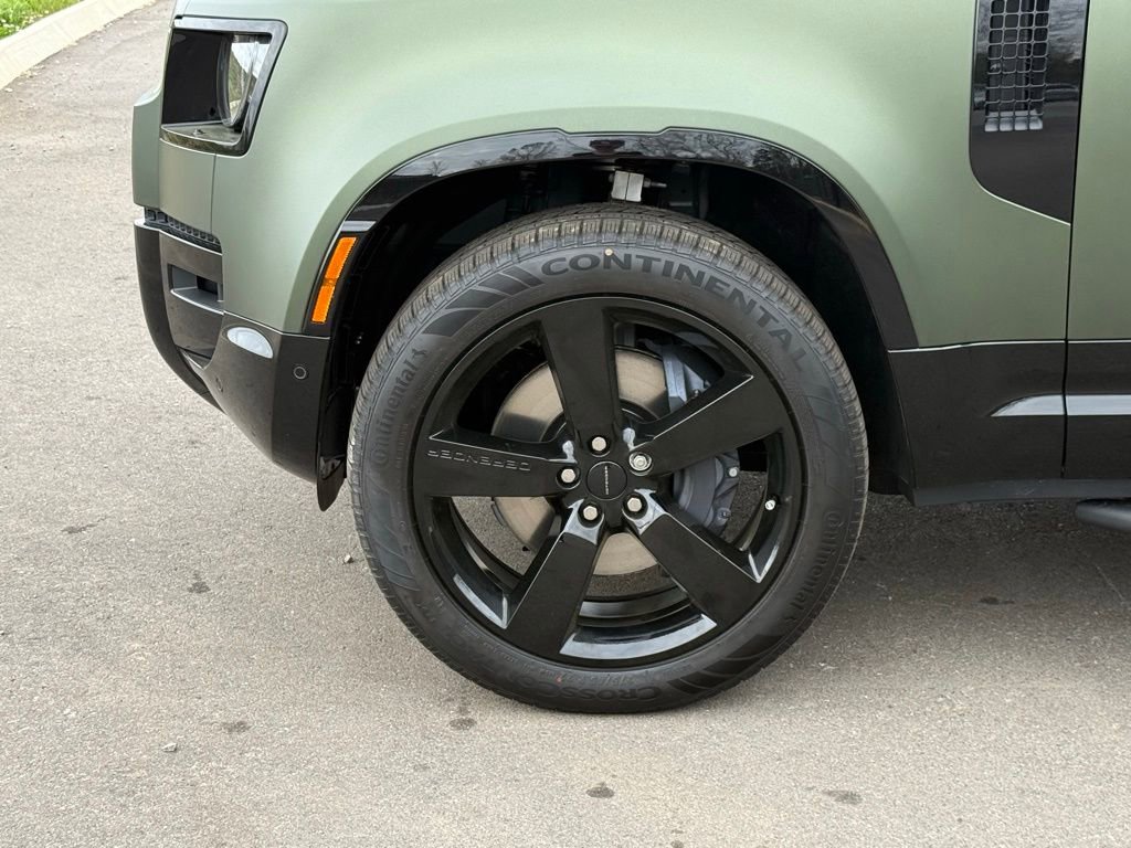 New 2026 Land Rover Defender 110 X-Dynamic SE image 9