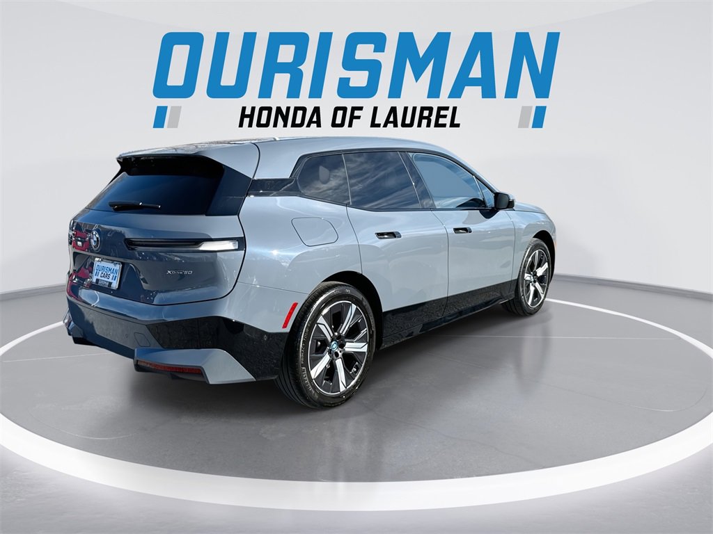 Used 2023 BMW iX xDrive50 w/ Sport Package image 8