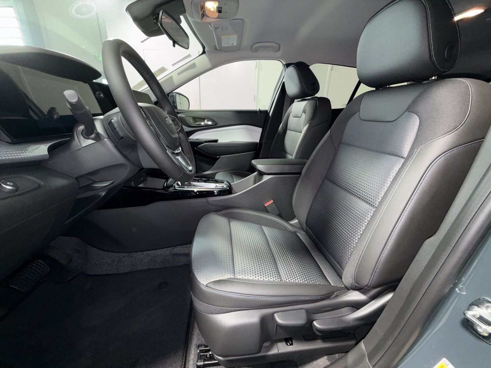 New 2026 Chevrolet Trax LT w/ Driver Confidence Package FWD image 14