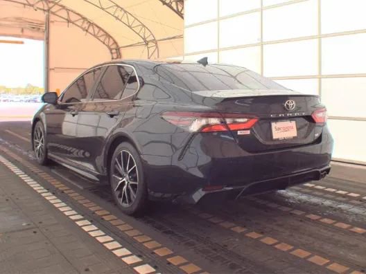 Used 2021 Toyota Camry SE w/ Convenience Package image 2