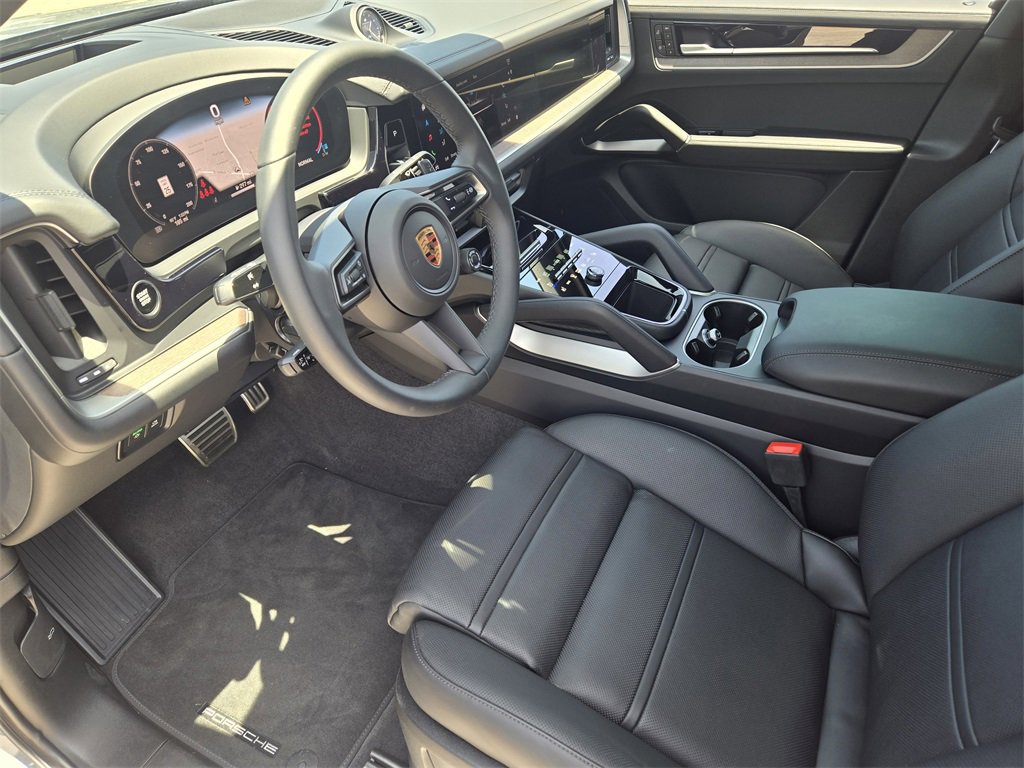 Used 2025 Porsche Cayenne S image 4