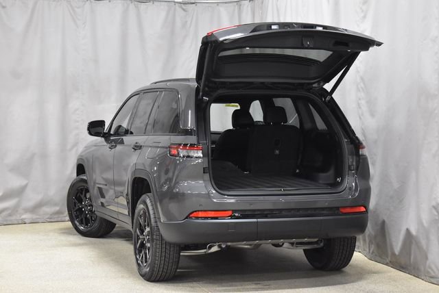 New 2025 Jeep Grand Cherokee Altitude image 32