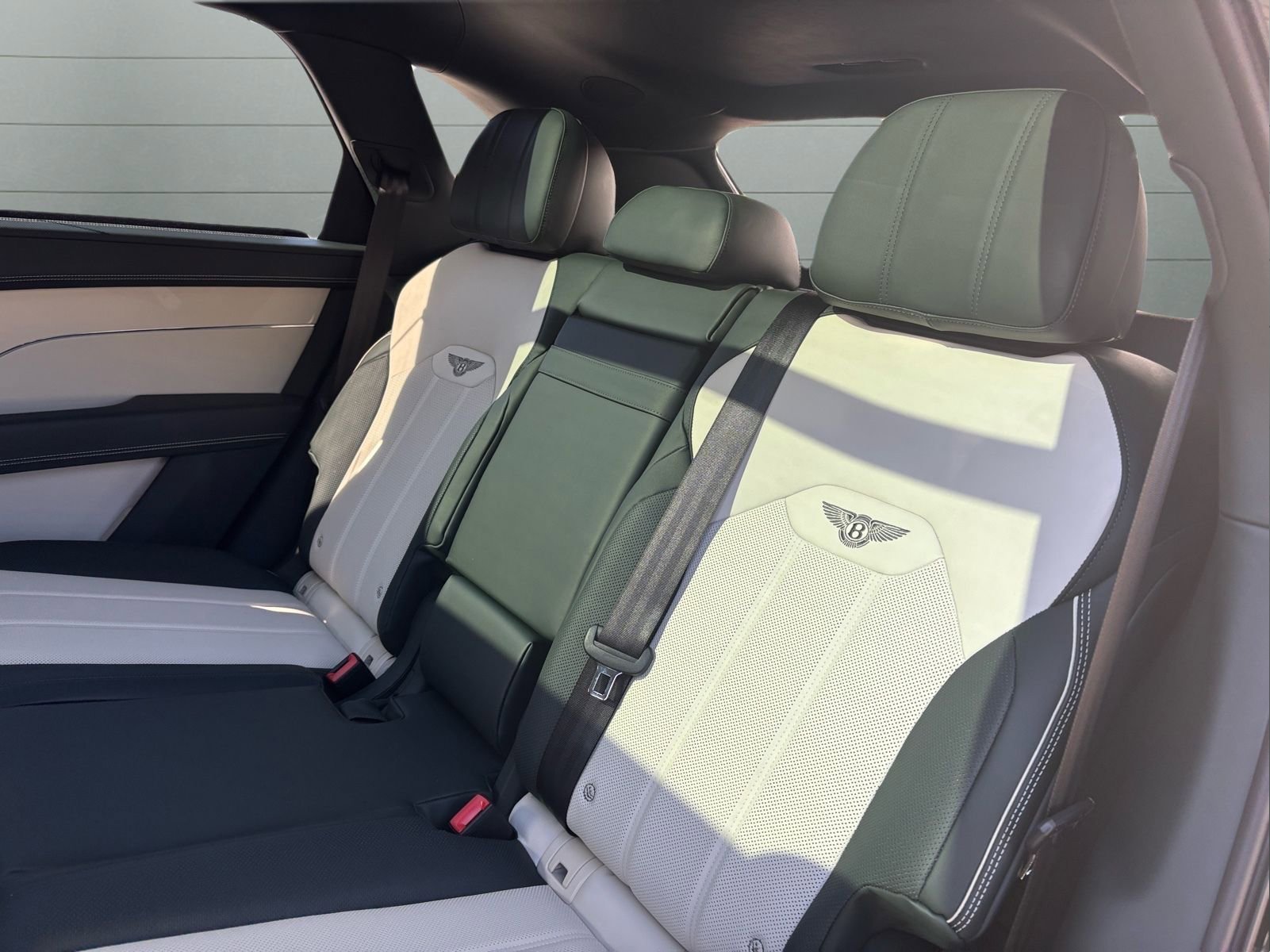 New 2025 Bentley Bentayga Extended Wheelbase image 18