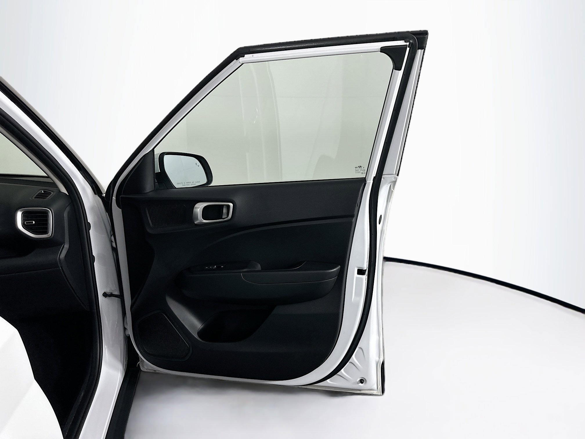 Used 2025 Hyundai Venue SEL image 31