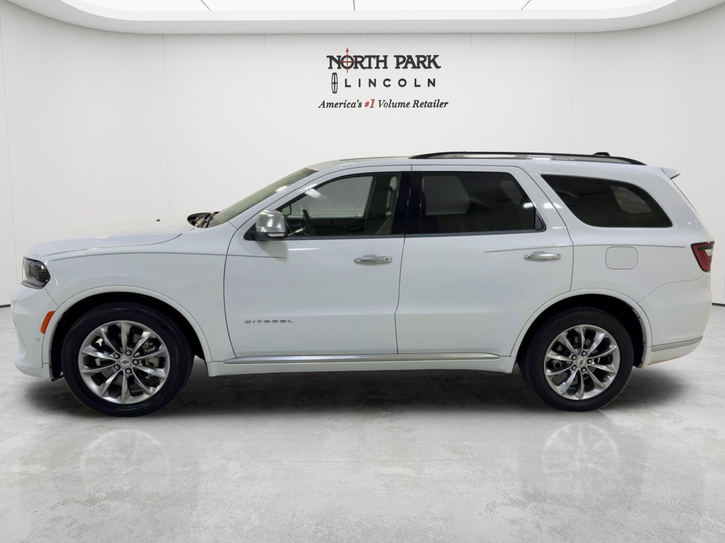 Used 2023 Dodge Durango Citadel RWD image 6