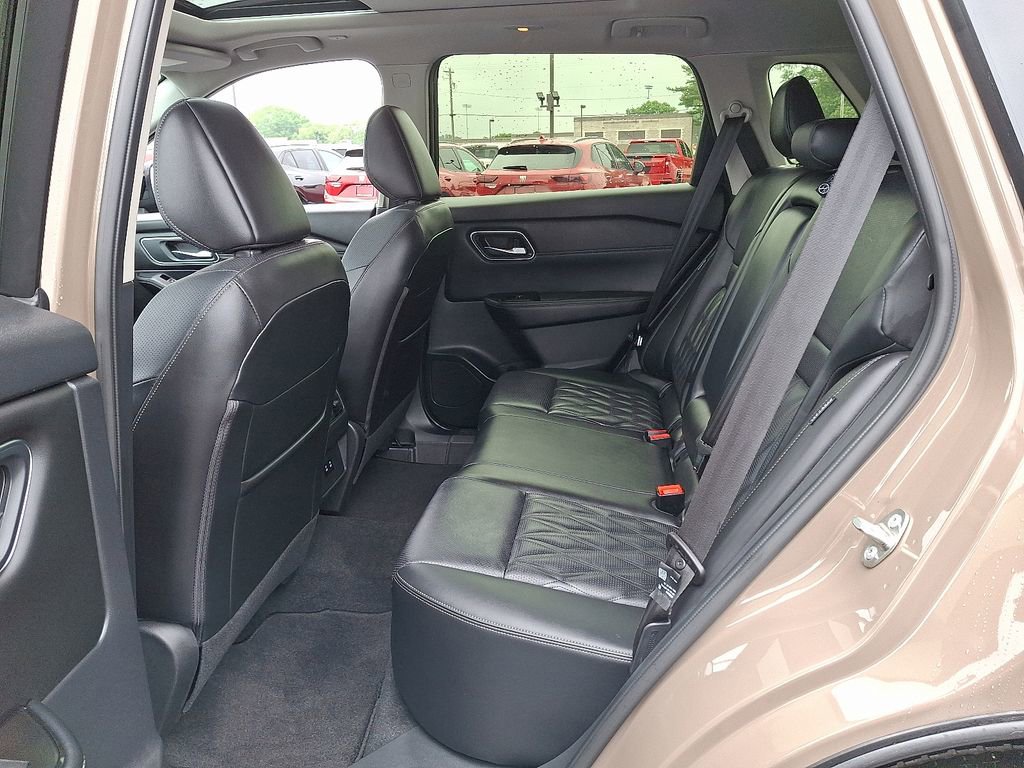 Used 2024 Nissan Rogue Platinum image 10