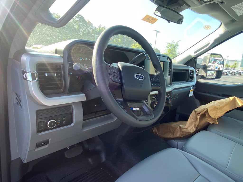 New 2026 Ford F350 XL w/ XL Chrome Package AWD/4WD image 9