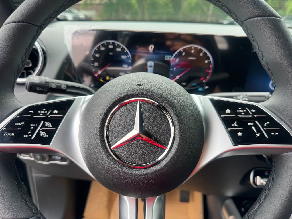 New 2026 Mercedes-Benz GLB 250 4MATIC image 12