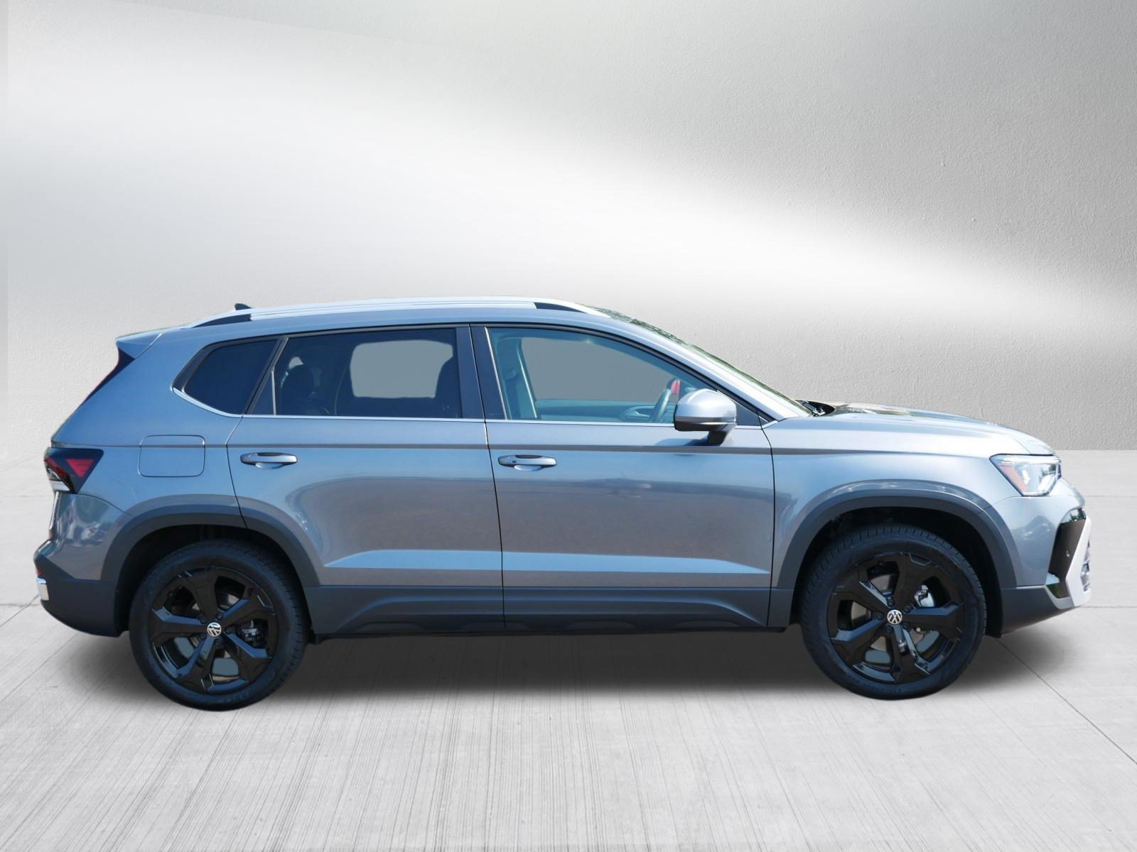 Certified 2025 Volkswagen Taos SEL AWD/4WD image 8