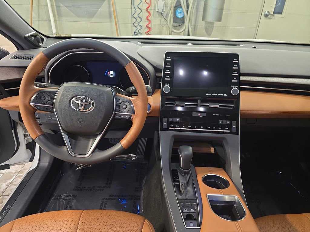 Used 2020 Toyota Avalon Limited image 16