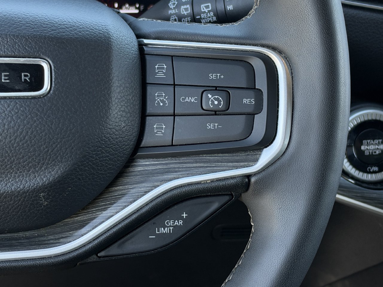 Used 2024 Jeep Wagoneer L Series II AWD/4WD image 14